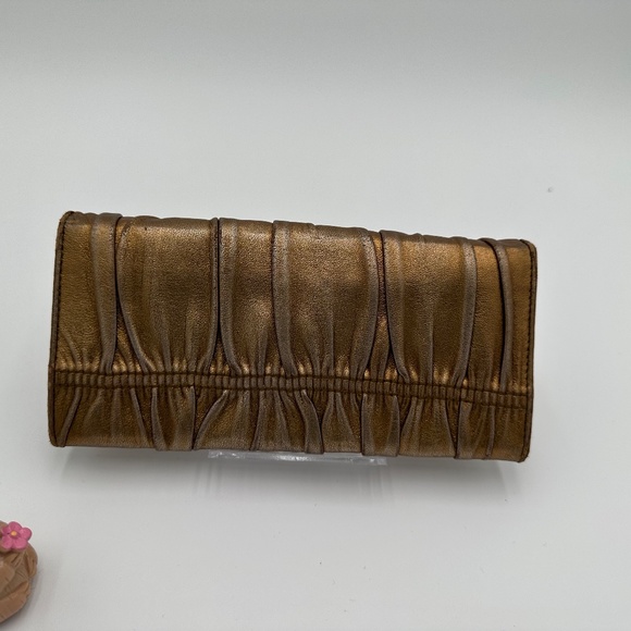 Prada Nappa Gaufre Gold Metallic Wallet - Picture 3 of 16